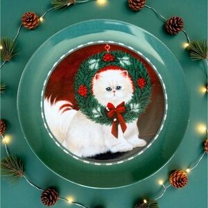 Vintage Lowell Herrero Collection 1992 Vandor White Cat Christmas Wreath Plate